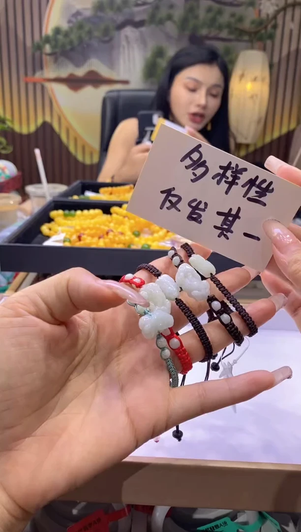 翡翠未镶嵌颈饰多样性仅发其一8067