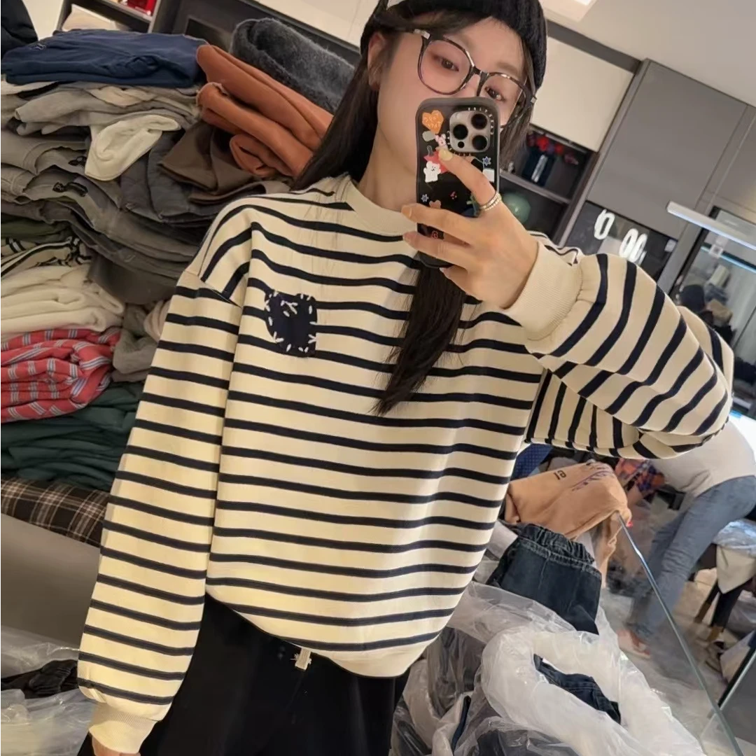 【NO退NO换】韩国东大门冬款人见人爱爱心贴布条纹卫衣