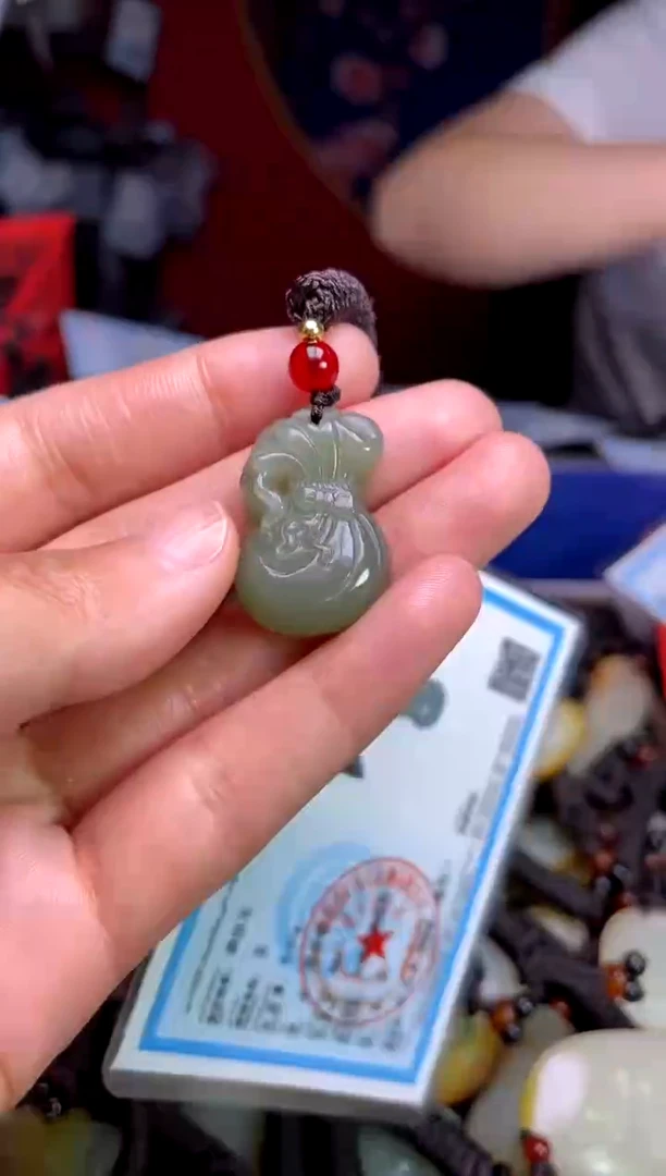 和田玉未镶嵌颈饰1