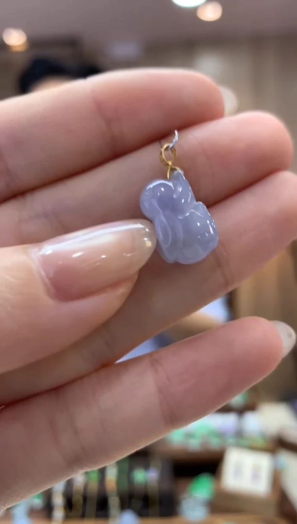 翡翠18K金镶嵌吊坠(不含链)兔子