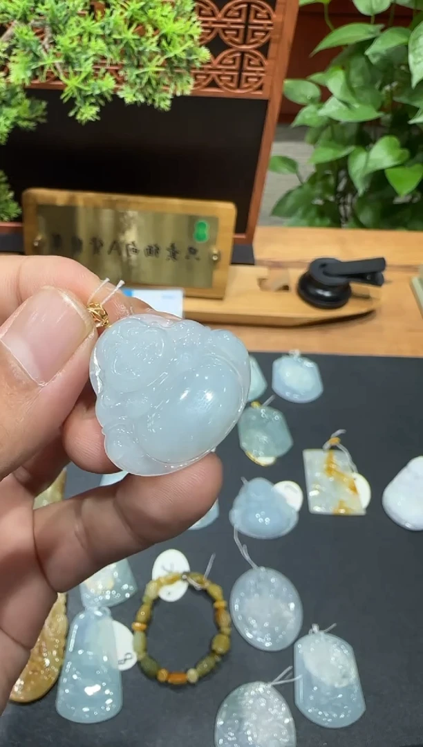 18K金镶嵌挂件翡翠A货翡翠多样性孤品