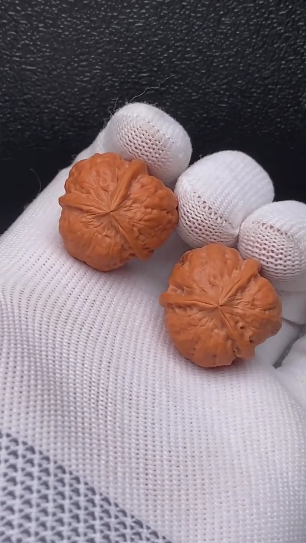 【闪购商品】文玩核桃把件铁三棱