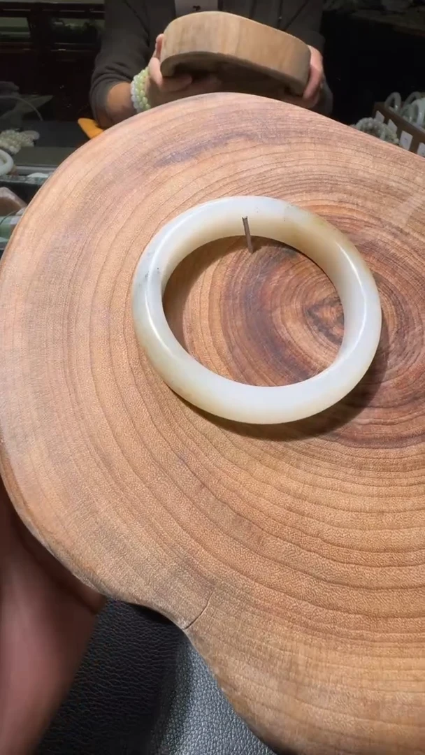 未镶嵌手镯和田玉手镯13*8.6*53