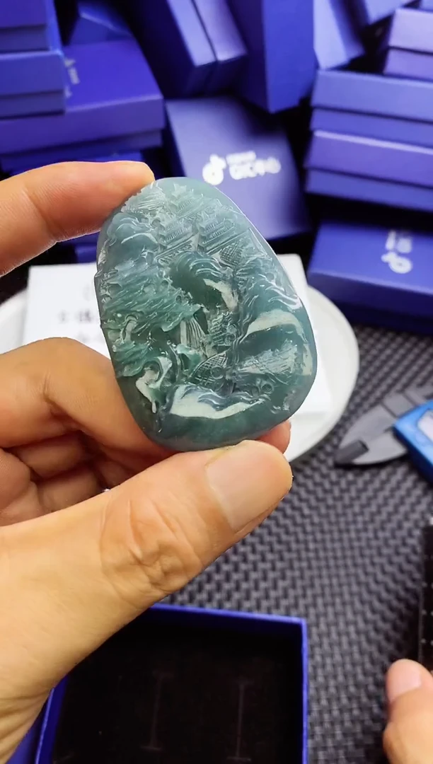 翡翠未镶嵌颈饰