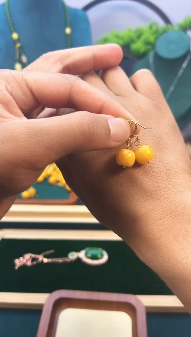 14K金镶嵌蜜蜡耳饰E01