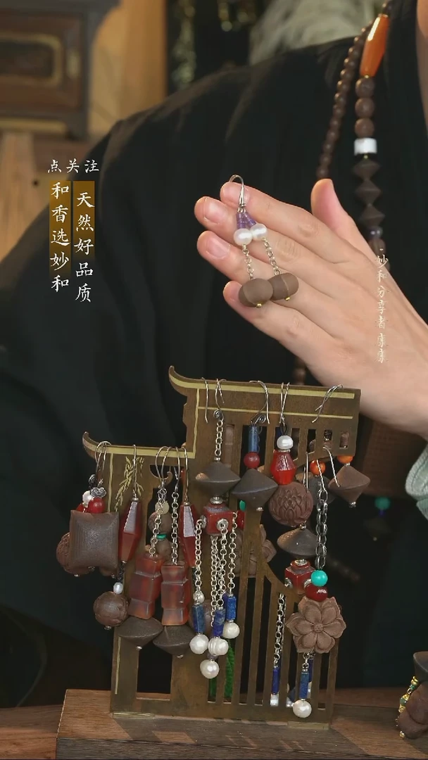 泥塑新生命之光1.6左右六棱珠耳饰款式