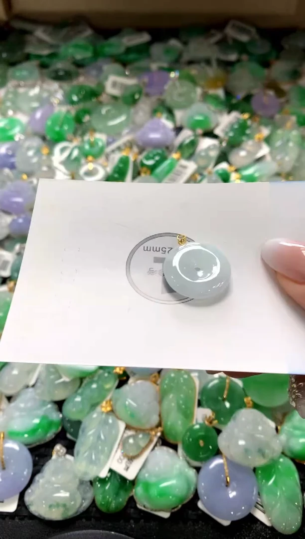 颈饰18K金镶嵌翡翠1111111111111111