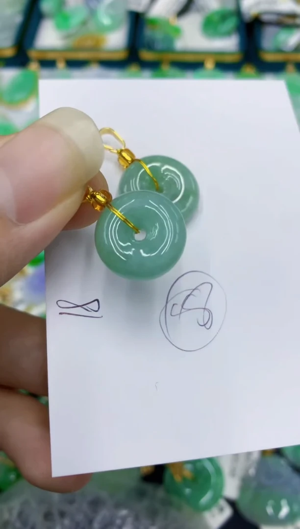 翡翠未镶嵌颈饰1111111111多样性发其一