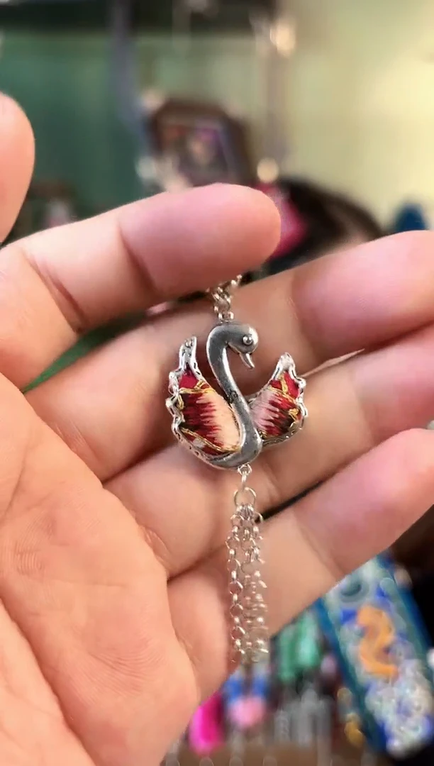 彩云南阁非遗老绣饰品511*