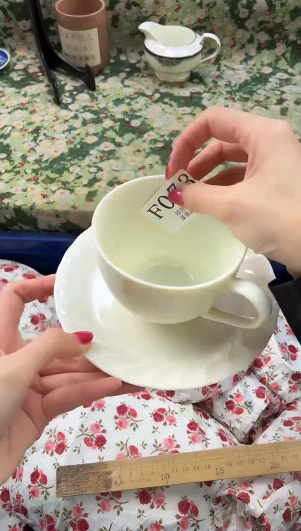 瓷片小****嘛       F073