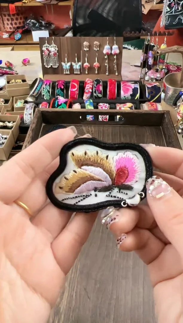 【闪购商品】织绣民族风老绣饰品260