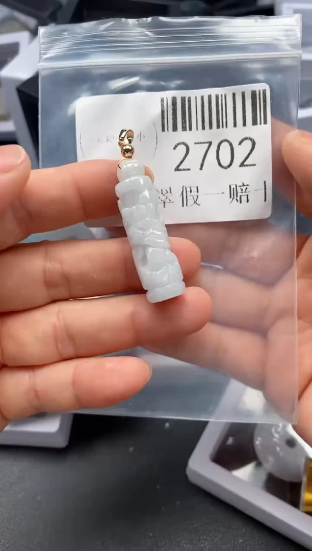 翡翠未镶嵌吊坠(不含链)2702