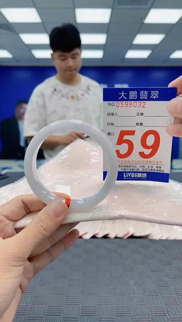 翡翠手镯未镶嵌AAAAAAAAAAAAAAAA