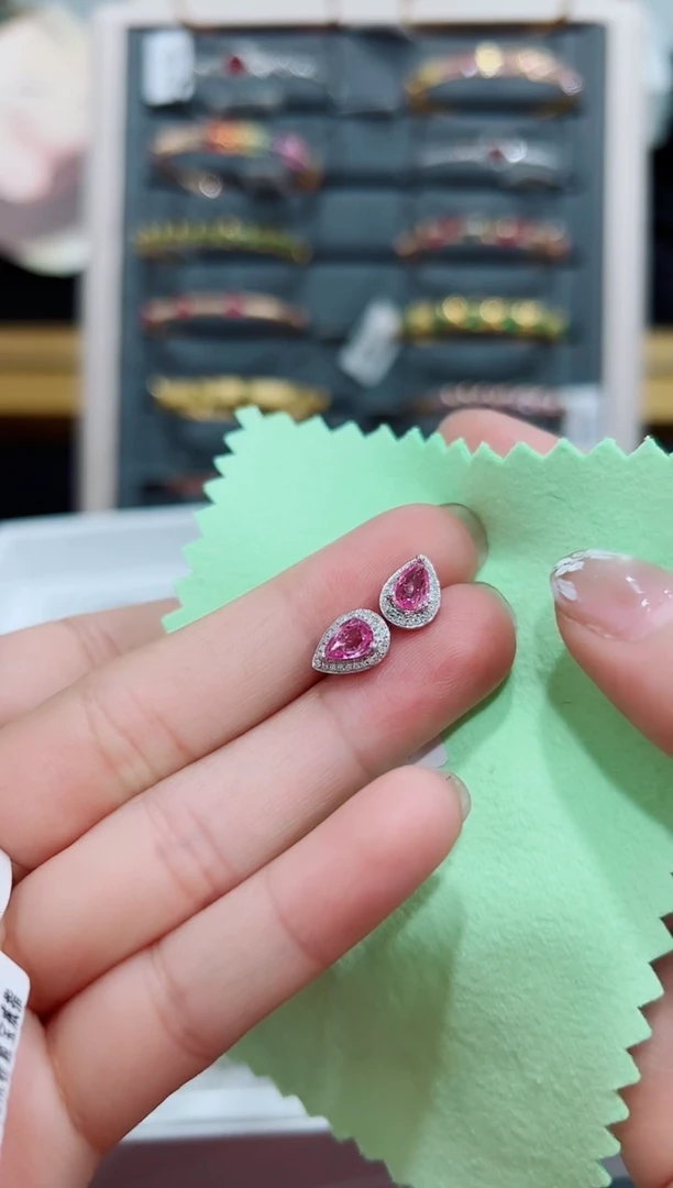 【闪购商品】彩色蓝宝石耳钉18K金镶嵌·
