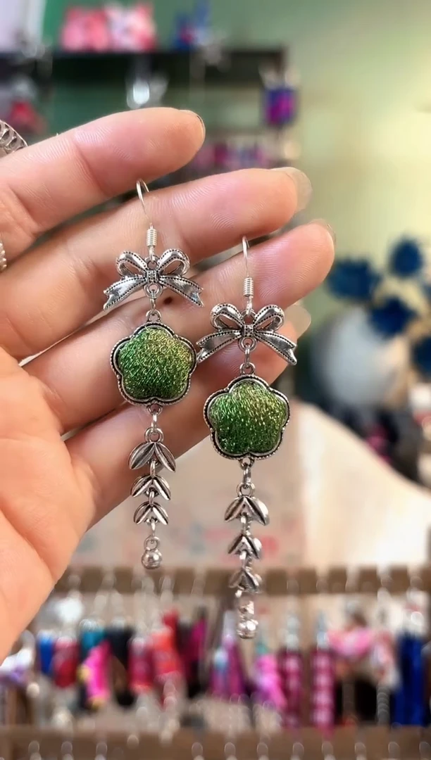 彩云南阁非遗老绣饰品637*