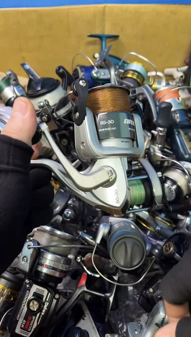 龙**下微瑕钓鱼轮，直播间讲解为准，看清楚再拍，如有拆卸不退换