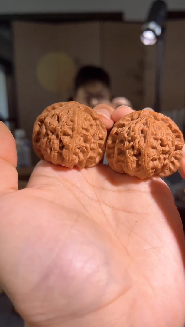 文玩核桃吊坠颜*玉白狮子