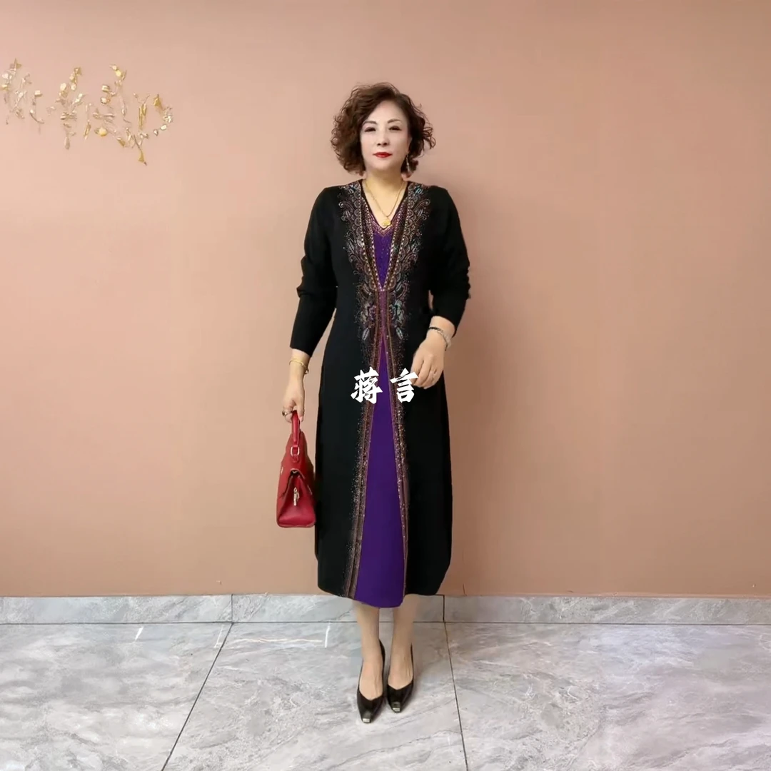 减龄时尚长裙中年贵气质连衣裙镶钻针织妈妈高端夫人大码秋冬140