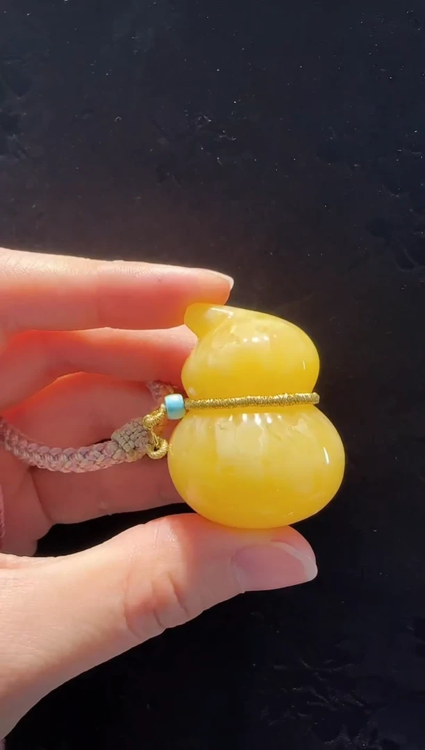 蜜蜡颈饰18K金镶嵌葫芦吊坠