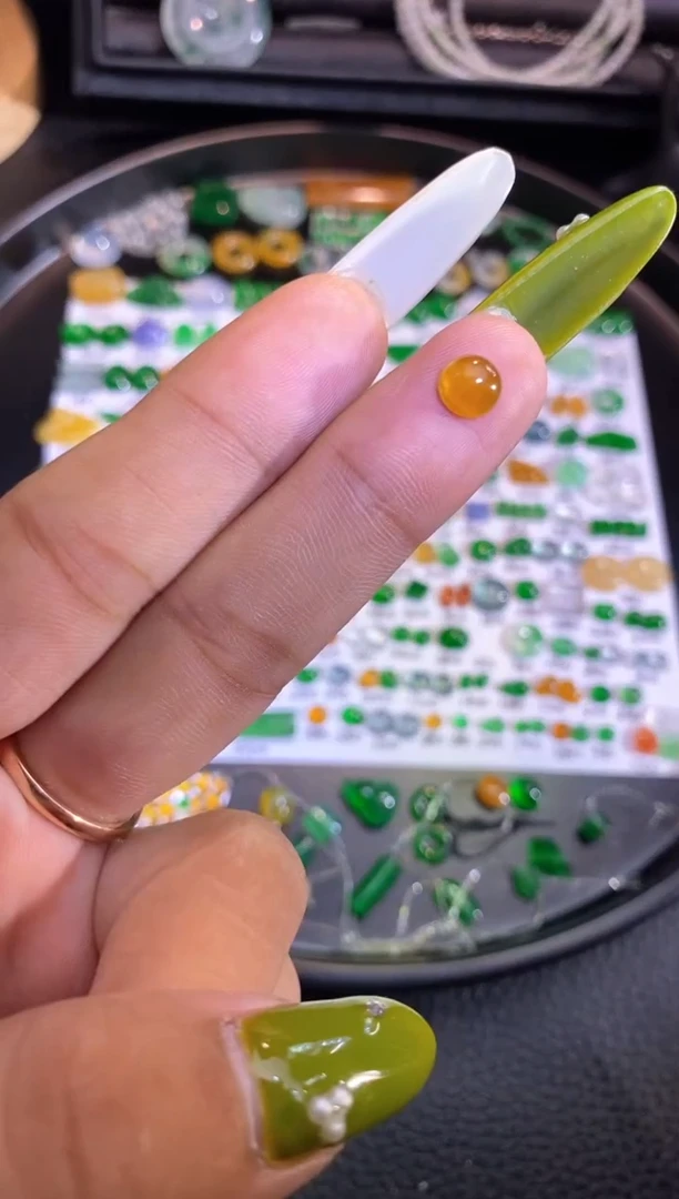 翡翠挂件未镶嵌蛋