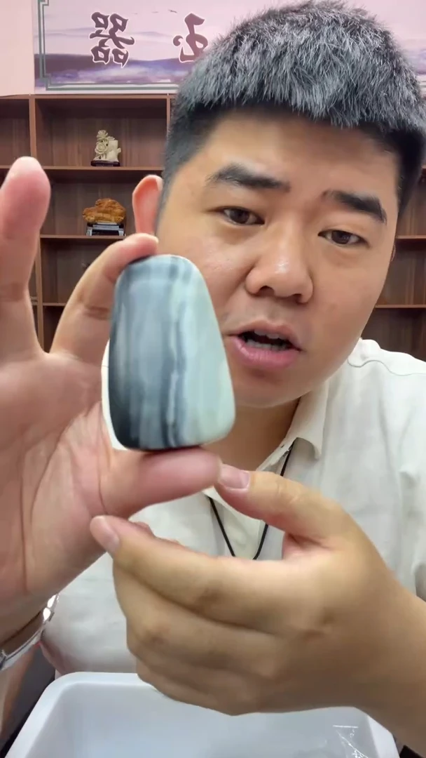 和田玉未镶嵌颈饰吊坠