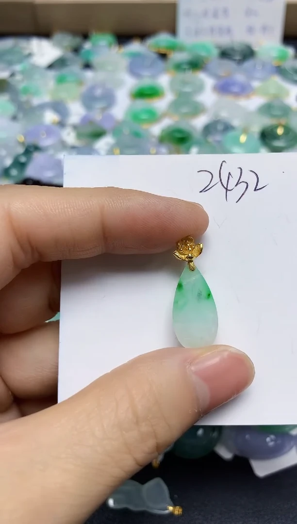 翡翠未镶嵌颈饰天然缅甸翡翠A货