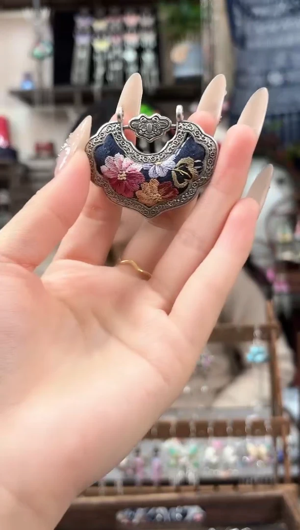 织绣 民族风非遗老绣饰品612