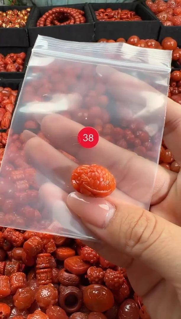 南红玛瑙未镶嵌颈饰1