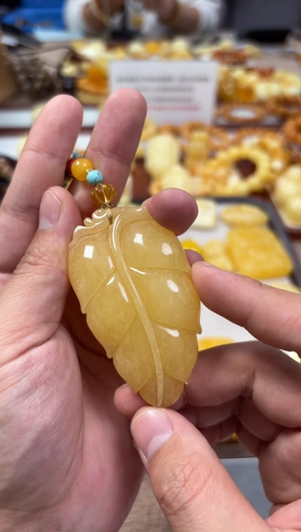 【闪购商品】蜜蜡裸石未镶嵌雕刻