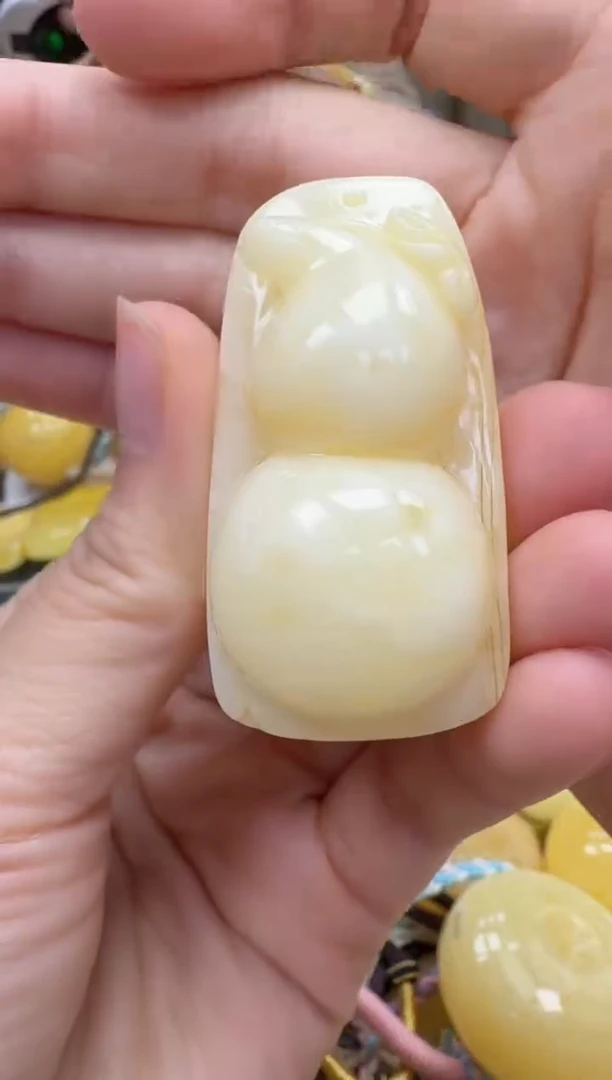 裸石琥珀未镶嵌如图