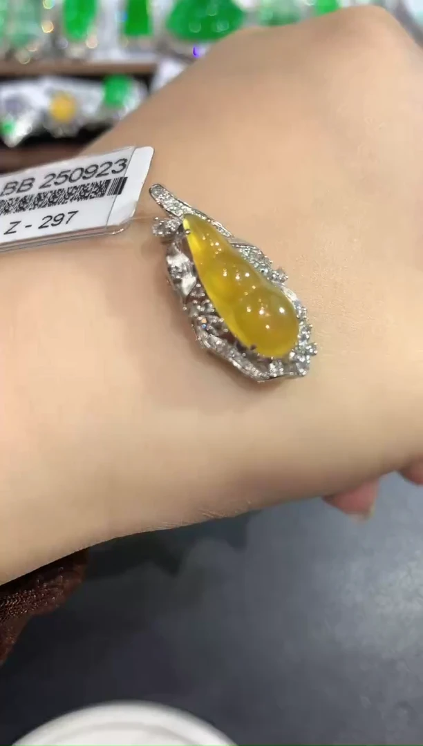 颈饰18K金镶嵌翡翠64-吊坠