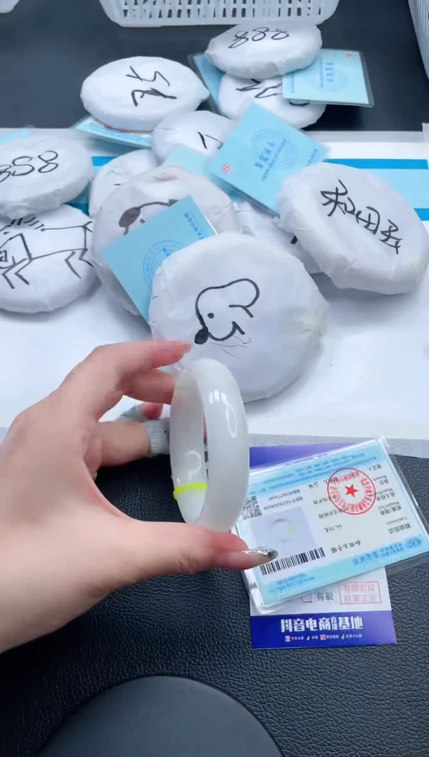 和田玉手镯未镶嵌4V291-56