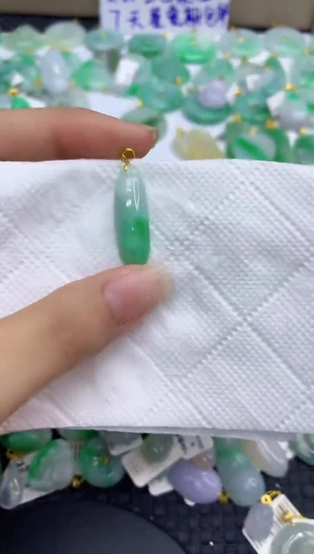 颈饰18K金镶嵌翡翠天然缅甸A货翡翠