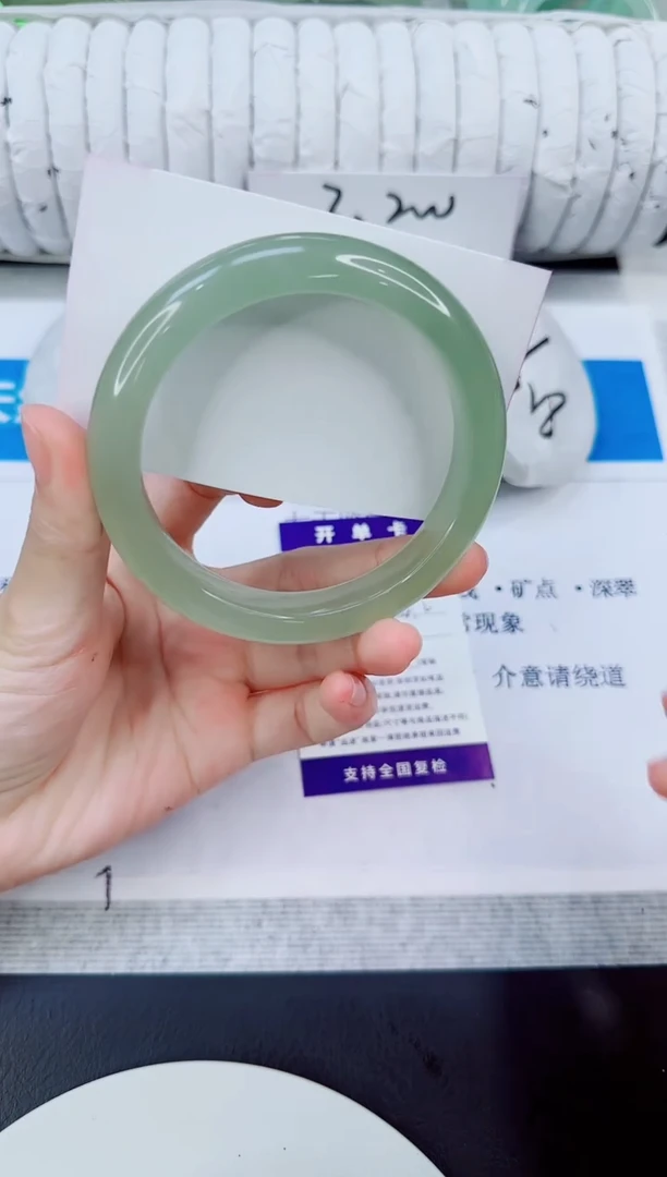 未镶嵌手镯石英质玉328/64.2