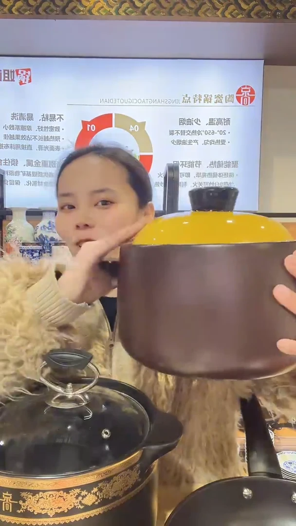 【闪购商品】瓷片一个4升黄色的砂锅