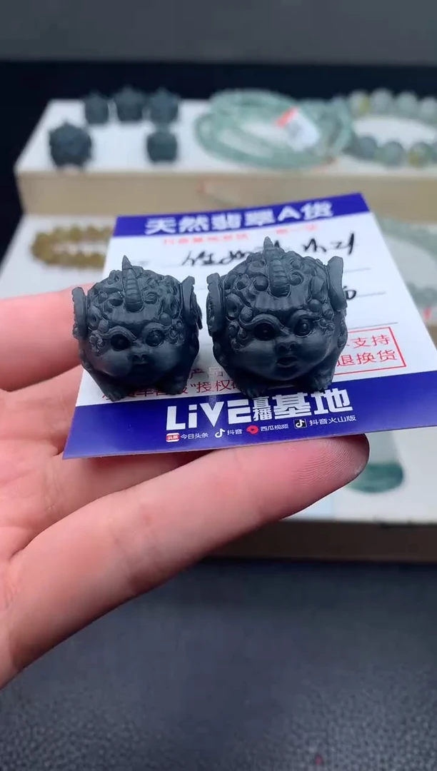 未镶嵌定制翡翠人**剧摆件