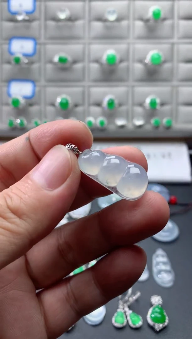 颈饰18K金镶嵌翡翠18K翡翠