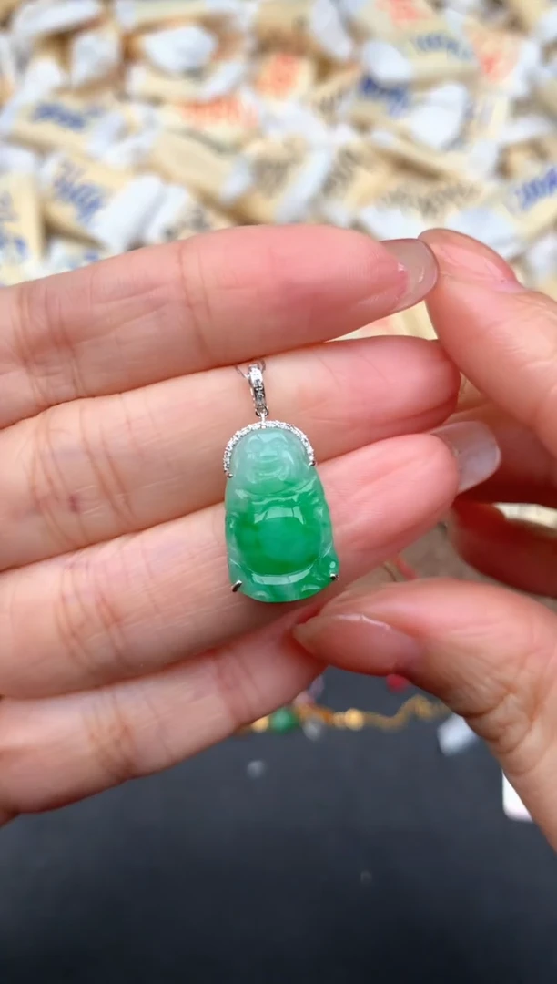 18K金镶嵌挂件翡翠一
