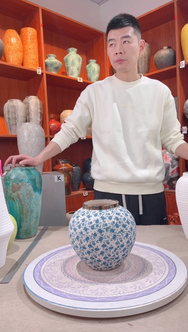 【闪购商品】瓶白底小兰花小号 陶瓷花瓶 无花