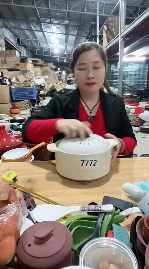 【闪购商品】7772瑕疵米白锅带盖，