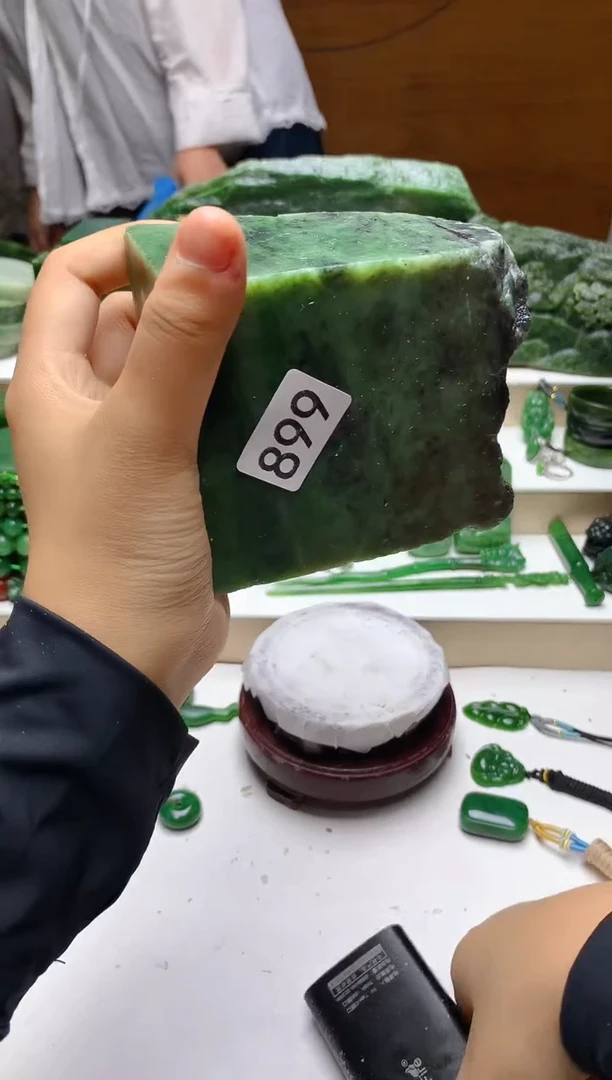 和田玉（碧玉）未镶嵌珠宝半成品0