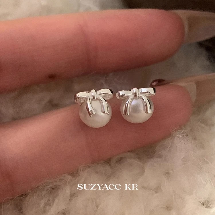 Suzyacc KrS925银淡水珍珠【初恋蝴蝶结】小耳钉气质百搭精致E2637
