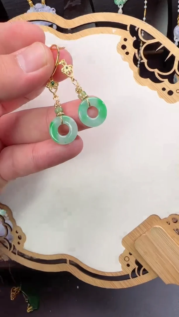 【闪购商品】翡翠颈饰未镶嵌牌子