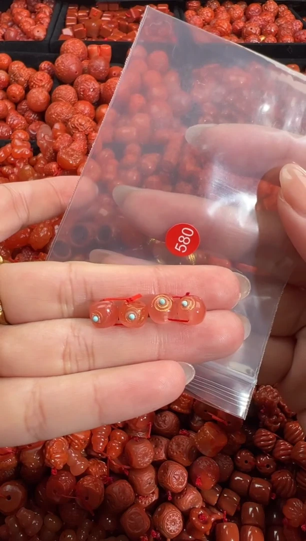 南红玛瑙未镶嵌颈饰1