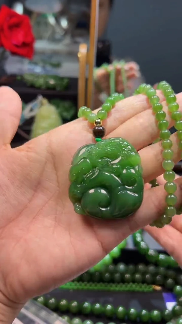 和田玉（碧玉）未镶嵌颈饰1