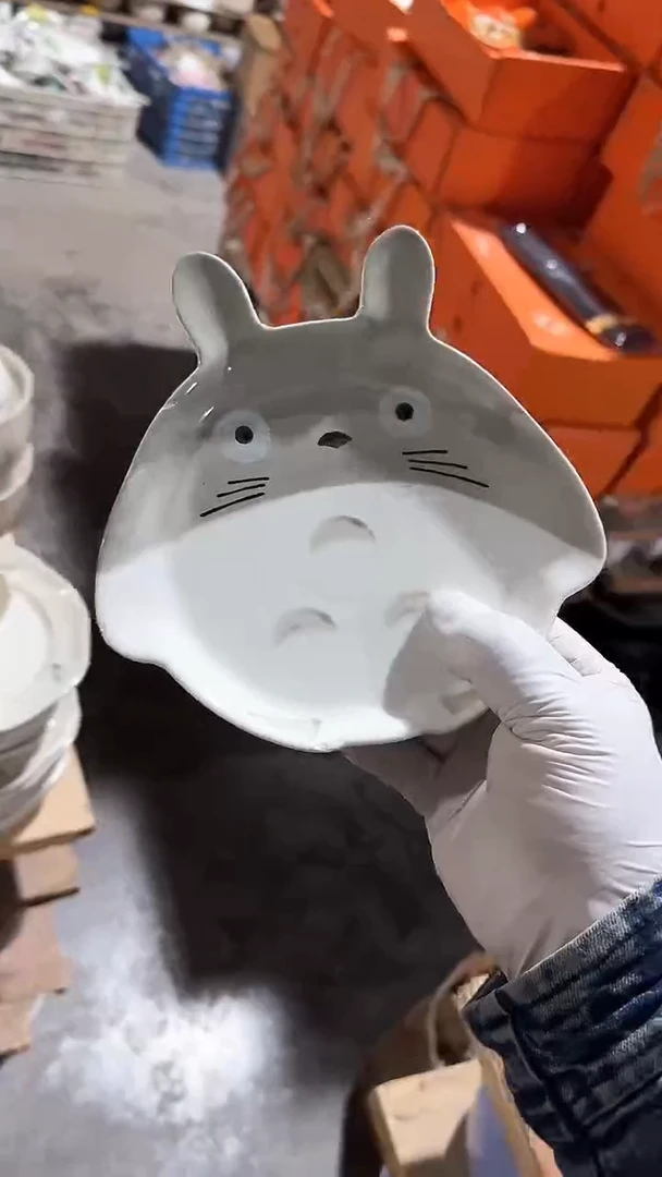 陶瓷龙猫盘微瑕 凑满20元包邮