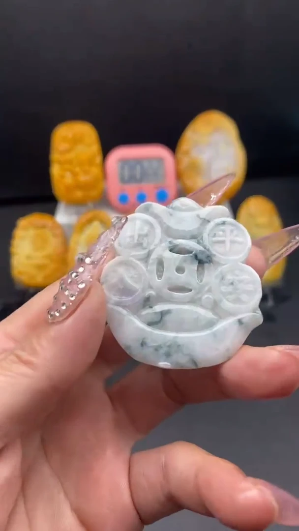 翡翠未镶嵌颈饰挂件