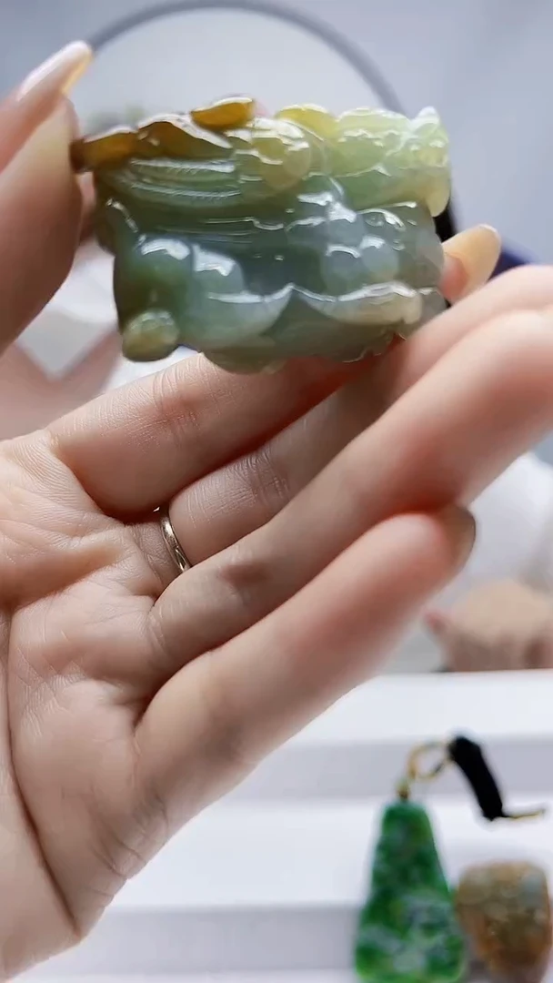 未镶嵌定制翡翠毛货挂件17