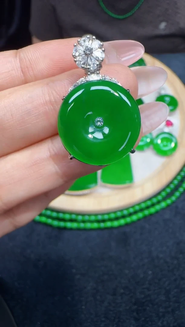 未镶嵌定制翡翠翡翠吊坠348