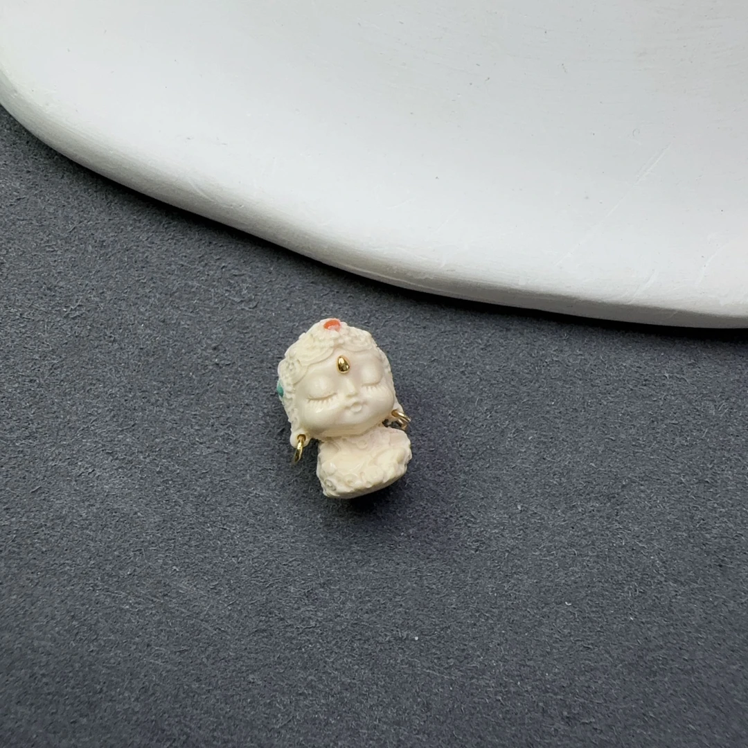 猛犸牙度母雕刻件